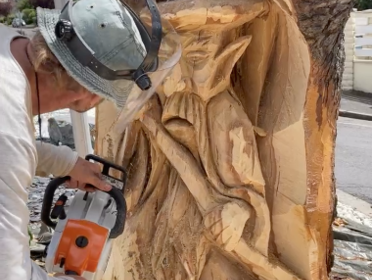 Un sculpteur sur bois à Triel