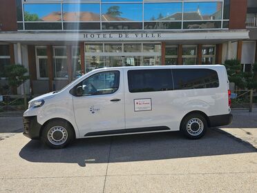 La Ville renforce son offre de mobilité avec un nouveau minibus électrique 