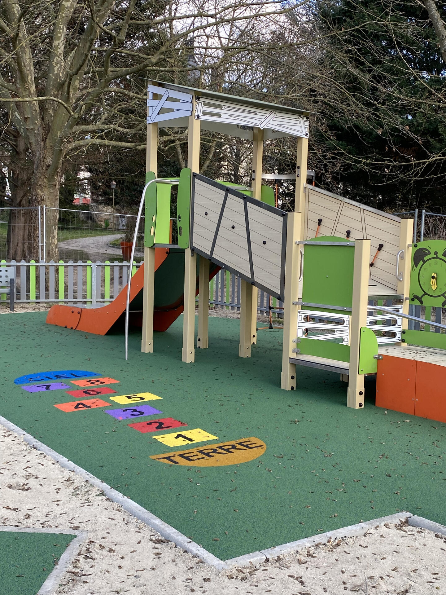 Cet immense parc de jeux pour enfants se trouve à seulement 30